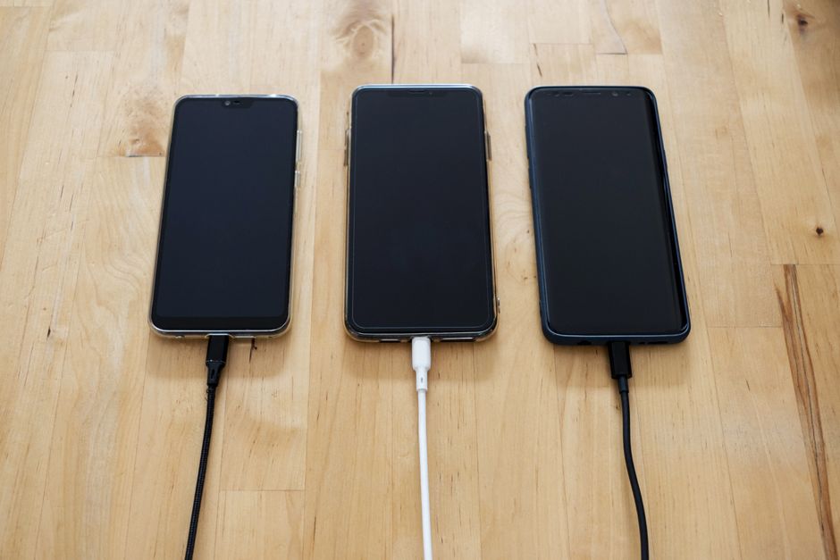 왜 같은 케이블인데 충전 속도가 다를까 — USB-C와 급속충전의 진짜 원리